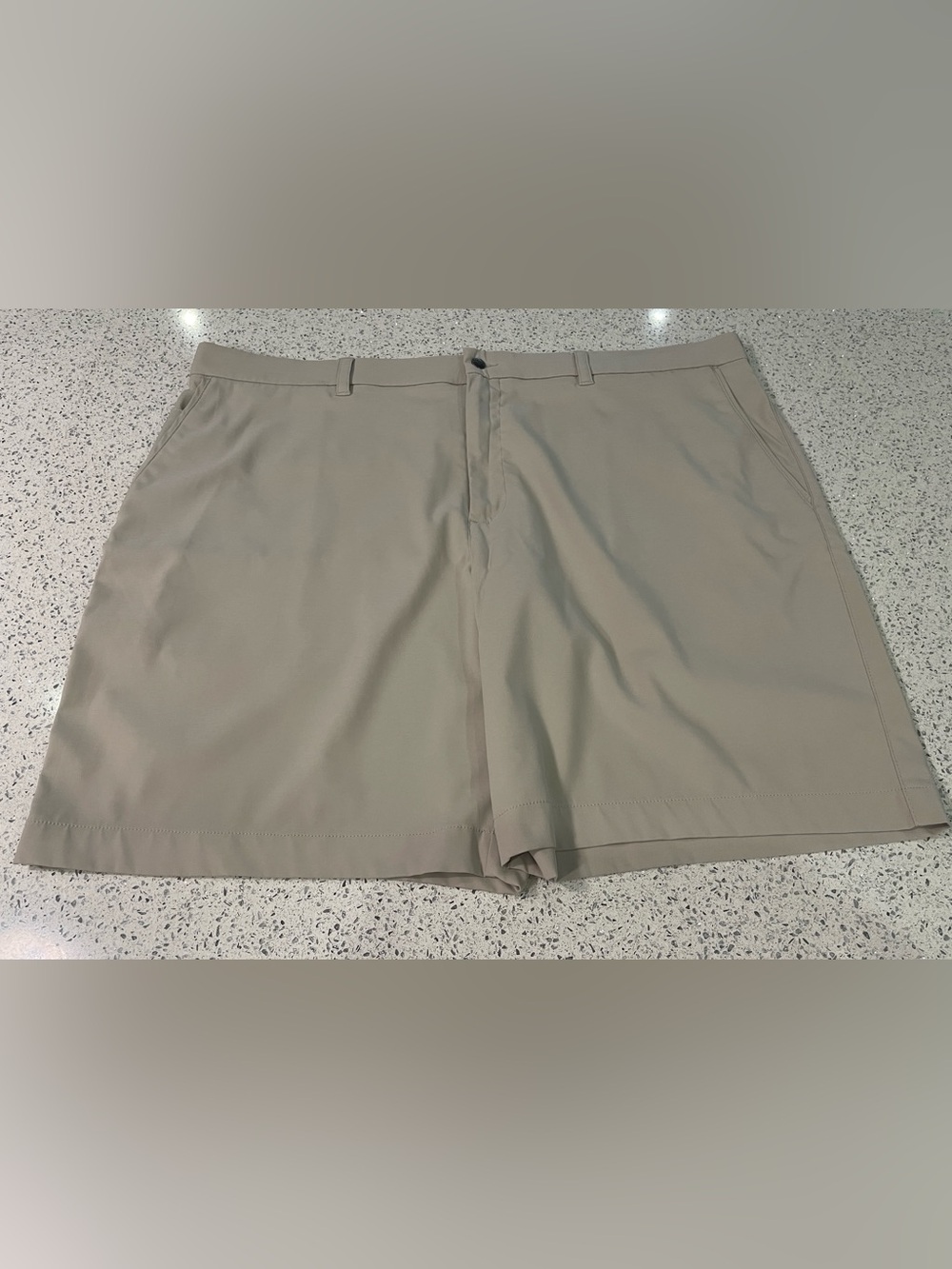 Callaway Men's Golf Shorts in Light Khaki